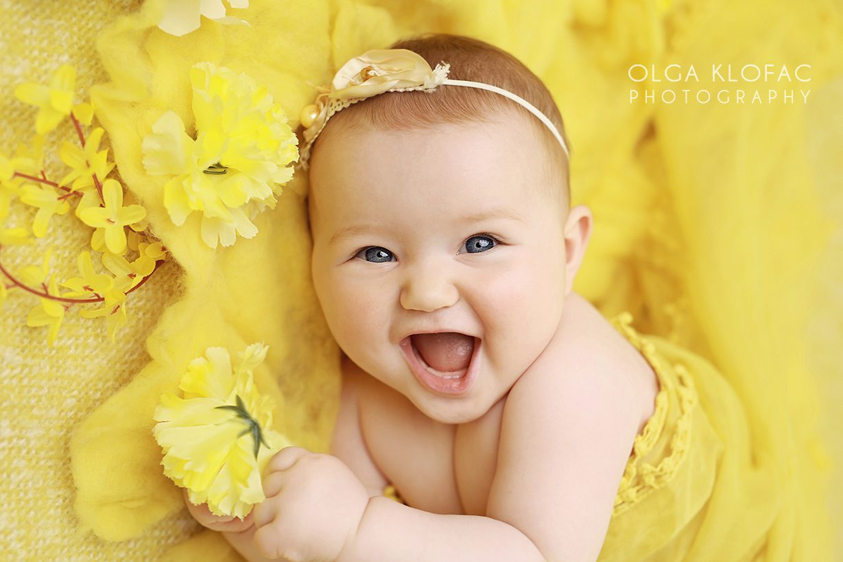 professional photograph of 6 month old baby girl by Olga Klofac Photography Sligo