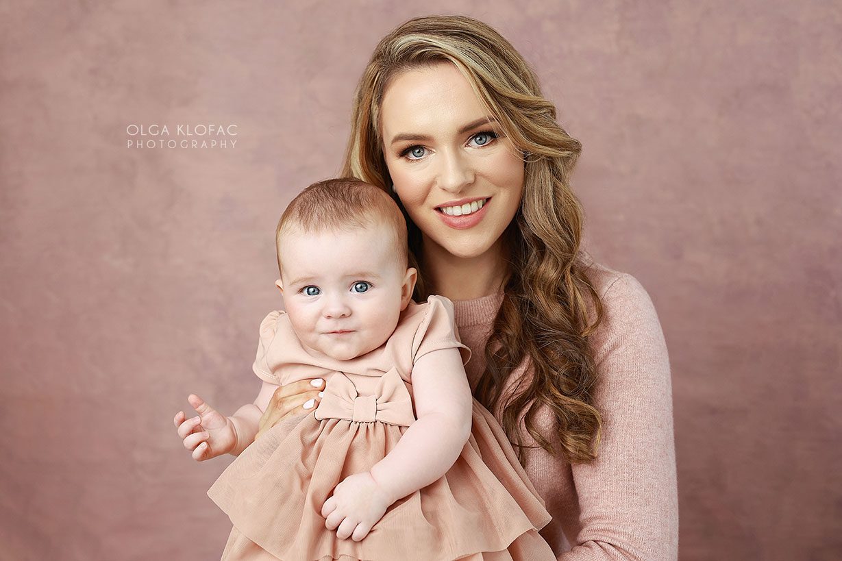 portrait of 8-month-old baby girl and her mother by Olga_Klofac Professional Newborn Baby Photographer Castlebar Claremorris Ballina Mayo Sligo Roscommon 1
